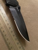 Складаний, кишеньковий ніж Gerber.