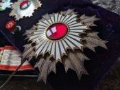Орден Всхідного сонця 2-го ступеня з зіркою із золотими та срібними променями