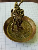 Воїн на тарілці (бронза)
