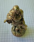 Бронзовий воїн на підставці