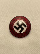 Третій Рейх. Членський знак NSDAP мануфактури M 1/92 RZM-Carl Wild