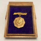 Знак «Спеціальний член асоціації. Жіноча патріотична організація»