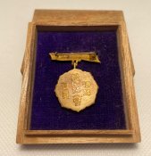 Знак «Спеціальний член асоціації. Жіноча патріотична організація»