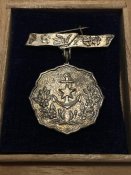Знак «Постійний член асоціації. Жіноча патріотична організація»