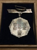 Знак «Постійний член асоціації. Жіноча патріотична організація»