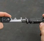 Мультифункціональний інструмент для чищення затворної групи AR-15/M4/M16
