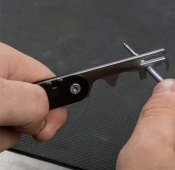 Мультифункціональний інструмент для чищення затворної групи AR-15/M4/M16
