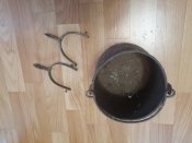 Котелок (казанок) залізний + дві шпори