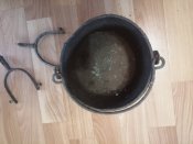 Котелок (казанок) залізний + дві шпори