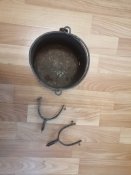 Котелок (казанок) залізний + дві шпори