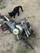 Двигун та деталі від «Ґерань-2»