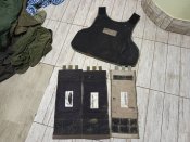 Передняя часть бронежилета "Монолит" с плитой, и три камербанда "Модуль-Монолита"