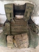 Бронежилет та каска трофейна