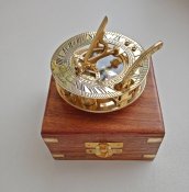 Компас із сонячними годинником Hatton Garden London.  Новий