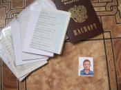 Розтин триколірної двоголової курки