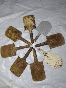 Лопатки з окопів ПСВ і ДСВ.