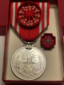 Медалі почесного члена товариства Червоного хреста Японії