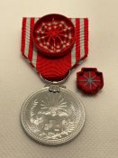 Медалі почесного члена товариства Червоного хреста Японії