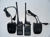 Дві портативні радіостанції Kenwood...