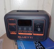 Зарядна станція Bluetti AC2P / 300 Вт / 230.4 Вт⋅год / LiFePO4.