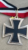 Рицарський хрест з дубовим листям мечами та діамантами на стрічці