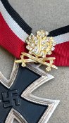 Рицарський хрест з дубовим листям мечами та діамантами на стрічці