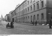 Bundesarchiv_Bild_146-1979-039-03,_Lemberg,_NKWD-Gefängnis.jpg