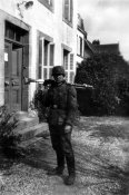 Wehrmacht_Soldier_with_MG34_France.jpg
