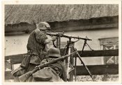 04 W-SSMG34withbarehelmets.jpg