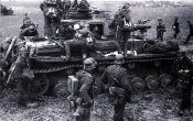 German-Panzer-PzKpfw-IV-tank-and-Panzergrenadiers-gather-for-the-assult-on-Vyazma-Oct-1941-01.jpg