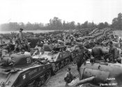 second-french-armored-division-row-of-m4-sherman-tanks.jpg