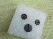 Винты крепления до щечок-3шт.