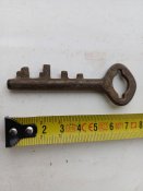 Бронзовый ключ.