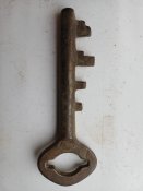 Бронзовый ключ.