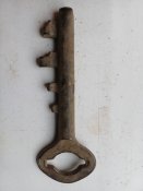 Бронзовый ключ.