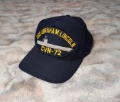 Бейсболка члена екіпажу авіаносця USS Аbraham...