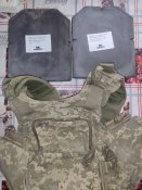 Бронежилет з плитами