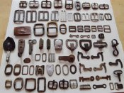 Пряжки , рамки , зацепы .