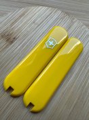 Оригинальные новые накладки для Victorinox 58mm "Желтый"