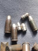 Кулі та гільзи.