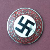 Партійний знак НСДАП