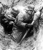 Soldati_SS_con_Panzerfaust_60.jpg