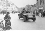 Bundesarchiv_Bild_101I-753-0010-19A,_JГјtland,_deutscher_SpГ¤hpanzer_(Sd._Kfz._222).jpg