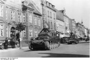 Bundesarchiv_Bild_101I-754-051N-23,_DГ¤nemark,_Panzer_II_und_I.jpg
