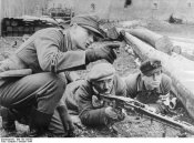 Bundesarchiv_Bild_183-J30793__Volkssturm-M__nner_bei_Ausbildung.jpg