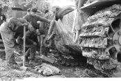 Italien_Panzer_VI_Tiger_I_Reparatur.jpg