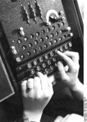 Bundesarchiv Bild 183-2007-0705-502, Chiffriermaschine Enigma.jpg
