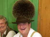 585249070-lieber-immer-eine-nummer-groesser-galt-auch-beim-gamsbart-michi-beck.9.jpg