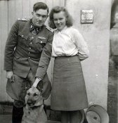 Bremer, Gerd with girl and dog hunde hund.jpg