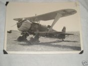 Flugzeug mit Staffelabzeichen.jpg